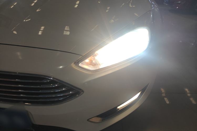 Used Ford Focus 2017 Sedan 1.6L Automatic Fashion Edition Smart Drive Version Left Front Headlight