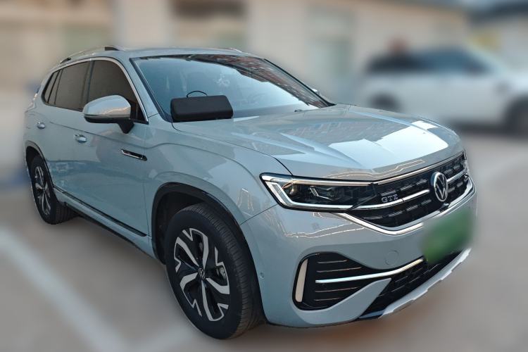 Used Volkswagen Tayron GTE Plug-in Hybrid 2023 280TSI Luxury Plus Advanced Edition Front Right 45 Deg