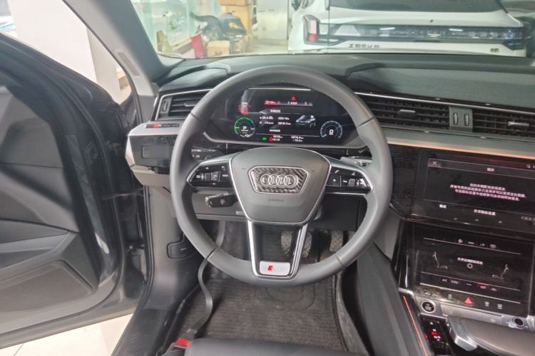 Used Audi e-tron 2021 50 quattro Luxury Edition Steering Wheel