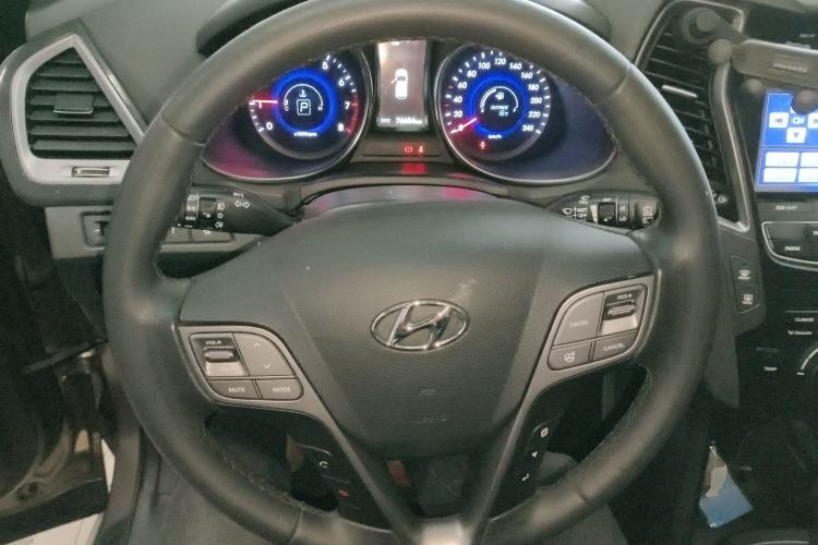 Used Hyundai Santa Fe 2015 2.4L Automatic Two-Wheel Drive Smart Version 5 Seats
