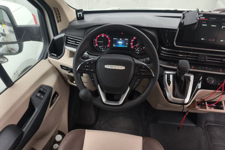 Used SAIC MAXUS Xintu V90 2020 2.0T AMT Yunjie Edition Front-Wheel Drive Rear Single Tire Short Wheelbase High Roof 6-Seater
