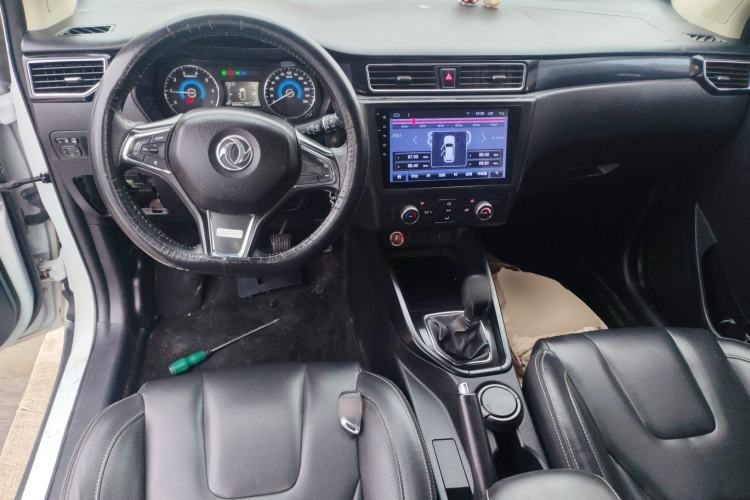 Used Dongfeng Fengon 580 2016 1.8L Manual Comfort Model Center Console