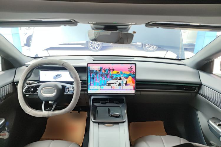 Used Lynk & Co 07 2024 EM-P 126 Long-Range Pro Center Console