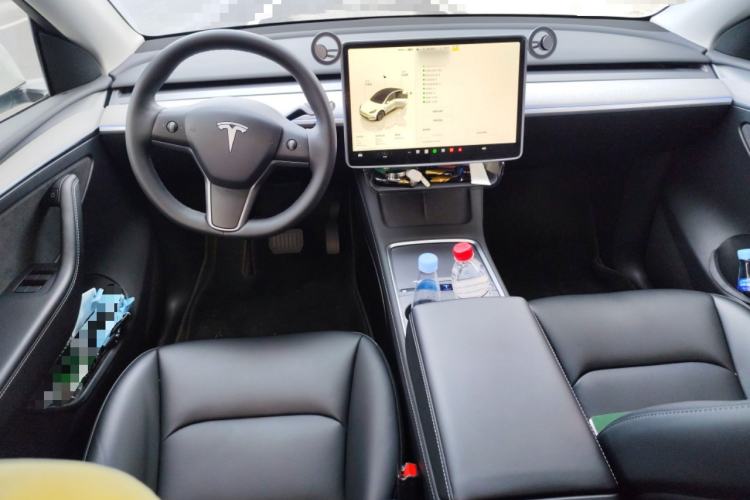 Used Tesla Model Y 2024 Long-Range All-Wheel-Drive Version Center Console