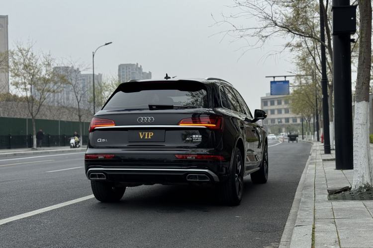 Used Audi Q5L 2022 40T Fashionable and Dynamic Model
