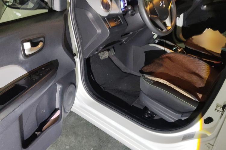 Used CHANGAN Benni E-Star 2022 National Edition Colorful Limited Edition (Fast-Charging Version) Lithium Iron Phosphate Interior 3