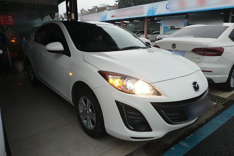 Used Mazda Mazda 3 2015 Sedan 1.6L Manual Comfort Model
