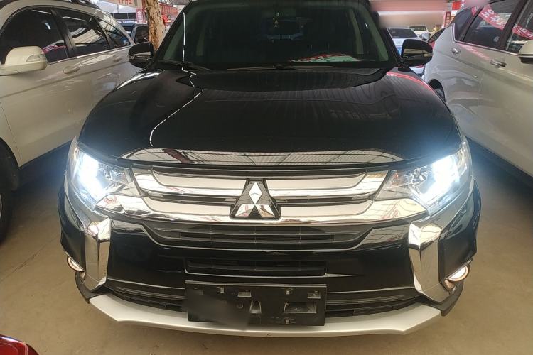Used Mitsubishi Outlander 2017 2.0L Two-Wheel Drive Glory Edition 5 Seats Front