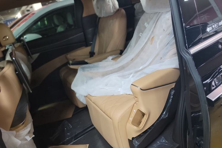 Used Denza D9 2025 DM-i Smart Drive 1020 Four-Wheel Drive Premium Model
