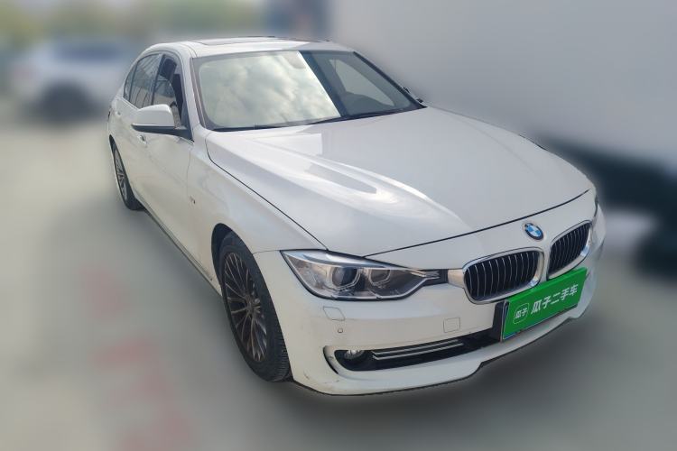 Used BMW 3 Series 2014 320Li Luxury Design Package Front Right 45 Deg