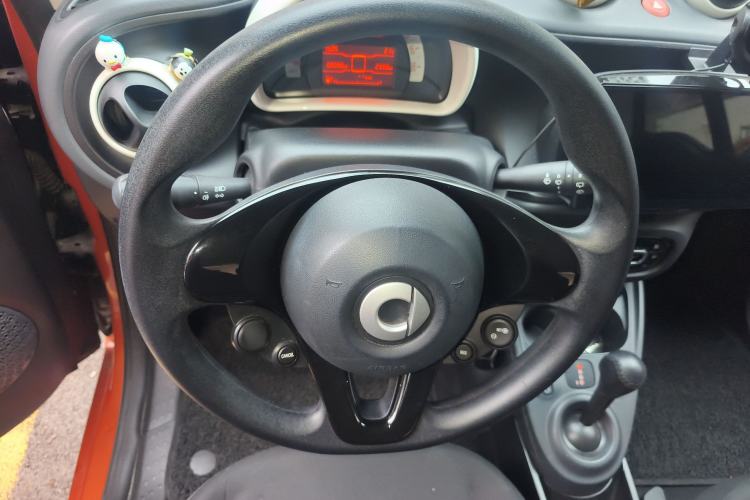 Used smart fortwo 2015 1.0L 52 kW hardtop Dynamic version
