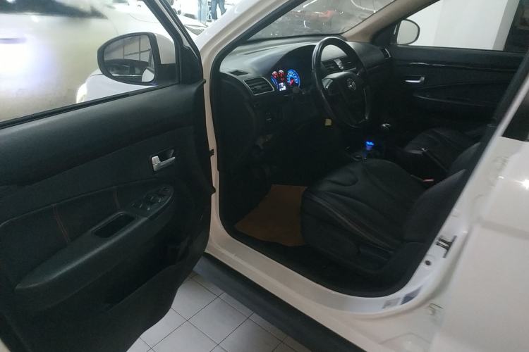 Used Dongfeng Fengon 370 2016 1.5L Manual Luxury 7-Seater