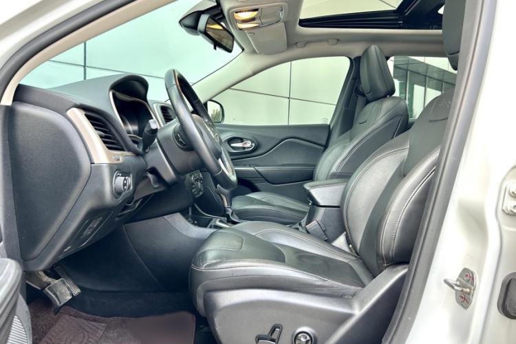 Used Jeep Cherokee 2017 2.0L Superior Edition