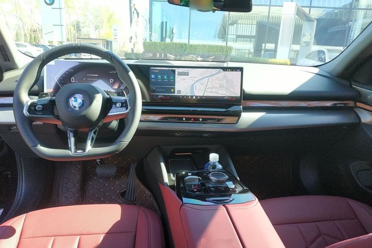 Used BMW 5 Series 2025 530Li Leading Model M Sport Package Center Console