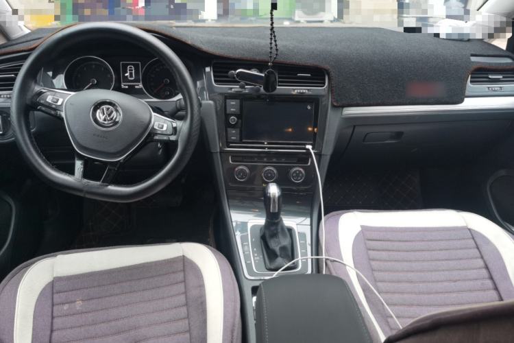 Used Volkswagen Golf 2019 280TSI DSG Comfort Version China VI Standard Center Console