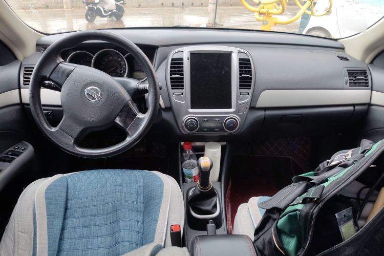 Used Nissan Sylphy 2012 Classic 1.6XE Manual Comfort Edition Center Console