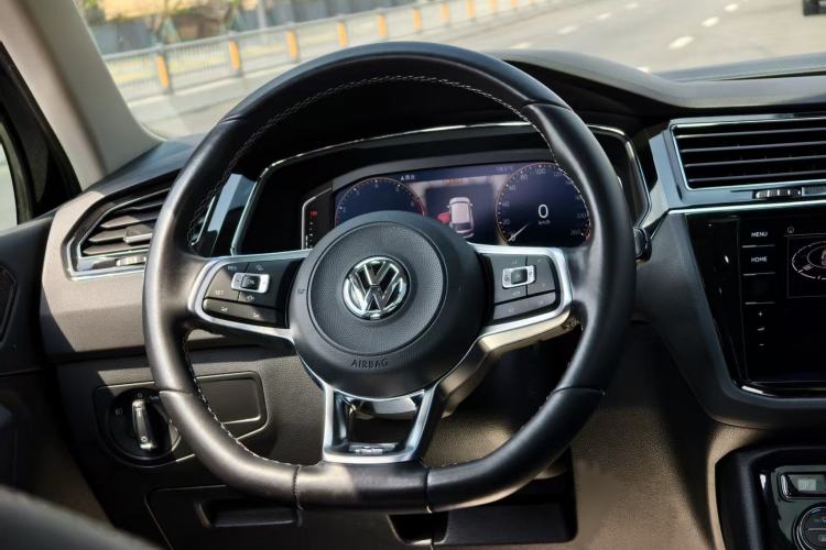 Used Volkswagen Tiguan L 2020 330TSI Automatic Two-Wheel Drive R-Line Flagship Version China VI Standard