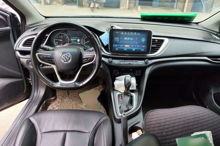 Used Buick Excelle GX 2018 18T Automatic Elite Model Center Console