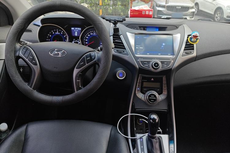 Used Hyundai Elantra (5th Generation / Langdong) 2015 1.6L Automatic Luxury Model Center Console