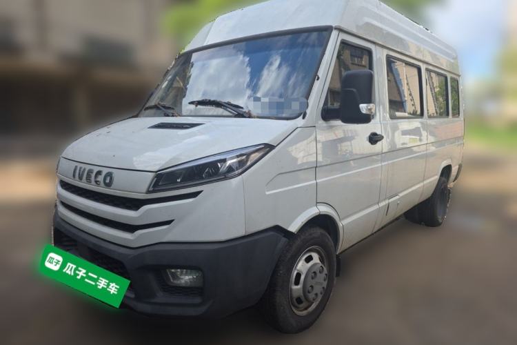 Used Iveco Daily Manual 7-seater 2.5T diesel