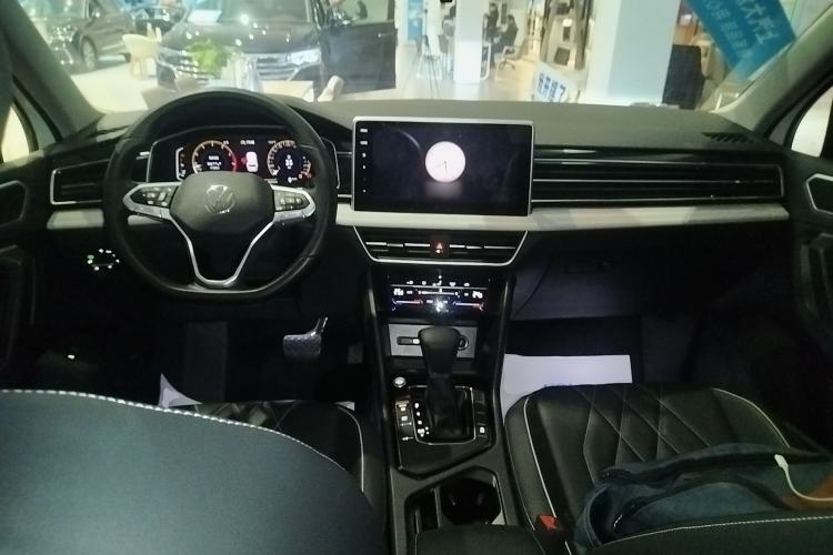 Used Volkswagen Tiguan L 2024 300TSI Automatic Two-Wheel Drive Smart Edition
