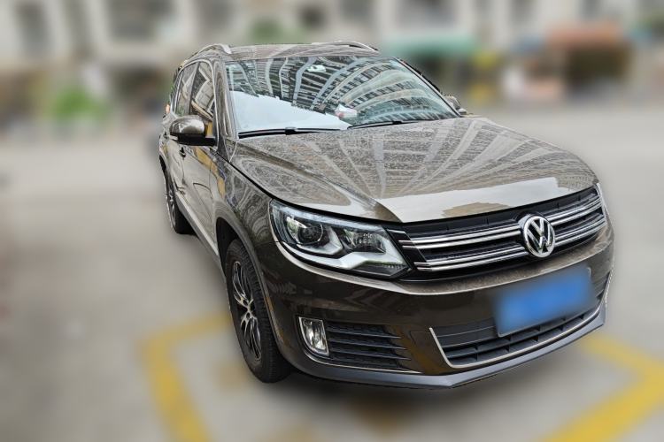 Used Volkswagen Tiguan 2016 300TSI Automatic Two-Wheel Drive Luxury Edition Front Right 45 Deg