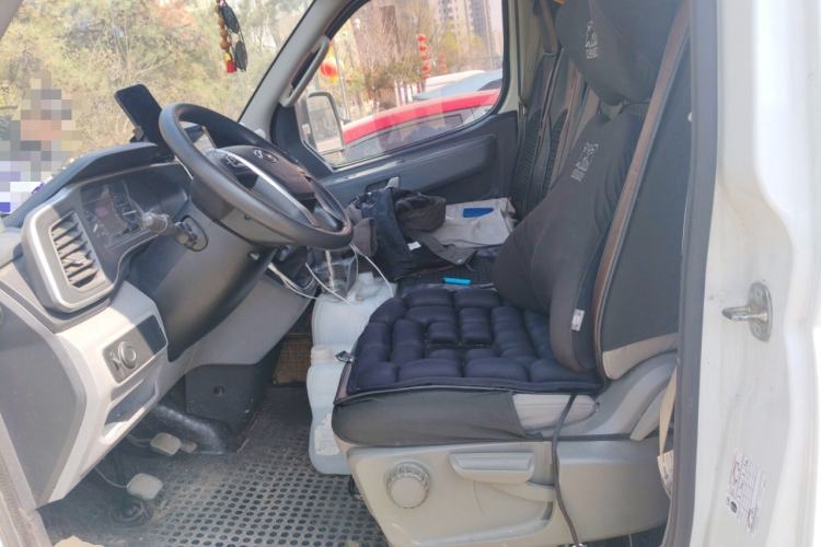 Used SAIC MAXUS Xintu V80 2024 Value Edition City Distribution King 6MT Long Wheelbase High Roof 127 Ps 3 Seats
