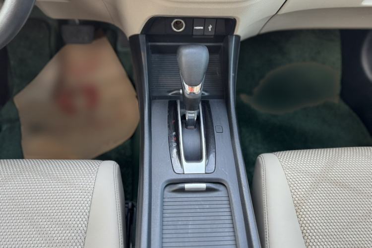 Used Honda Jade 2016 1.8L Automatic Comfort Elite Version 5 Seats Interior 9