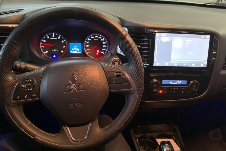 Used Mitsubishi Outlander 2018 2.0L Two-Wheel Drive Glory Edition 5 Seats