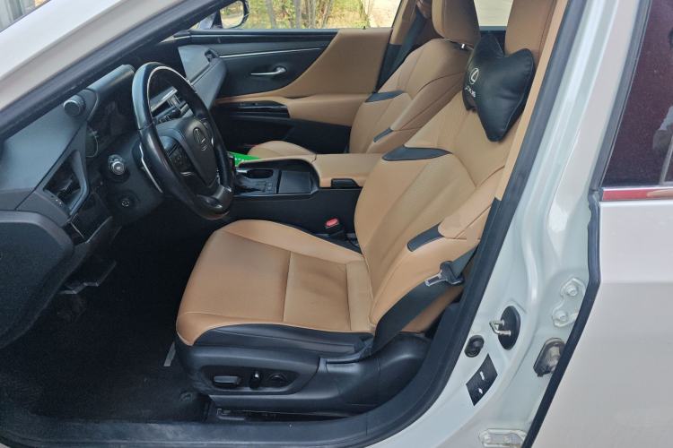 Used Lexus ES 2022 200 Excellence Edition
