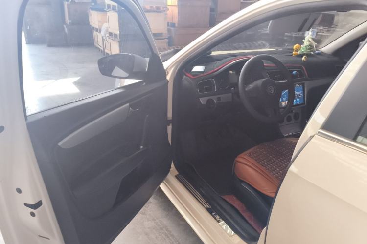 Used Volkswagen Gran Lavida 2013 1.6L Manual Comfort Model
