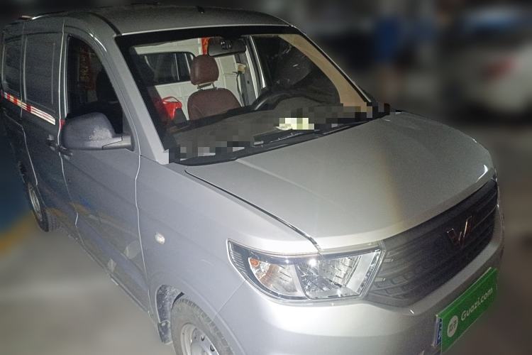 Used Wuling Hongguang V 2022 1.5L Jingqu Edition Enclosed-Window Vehicle with Electric Power Steering LAR
