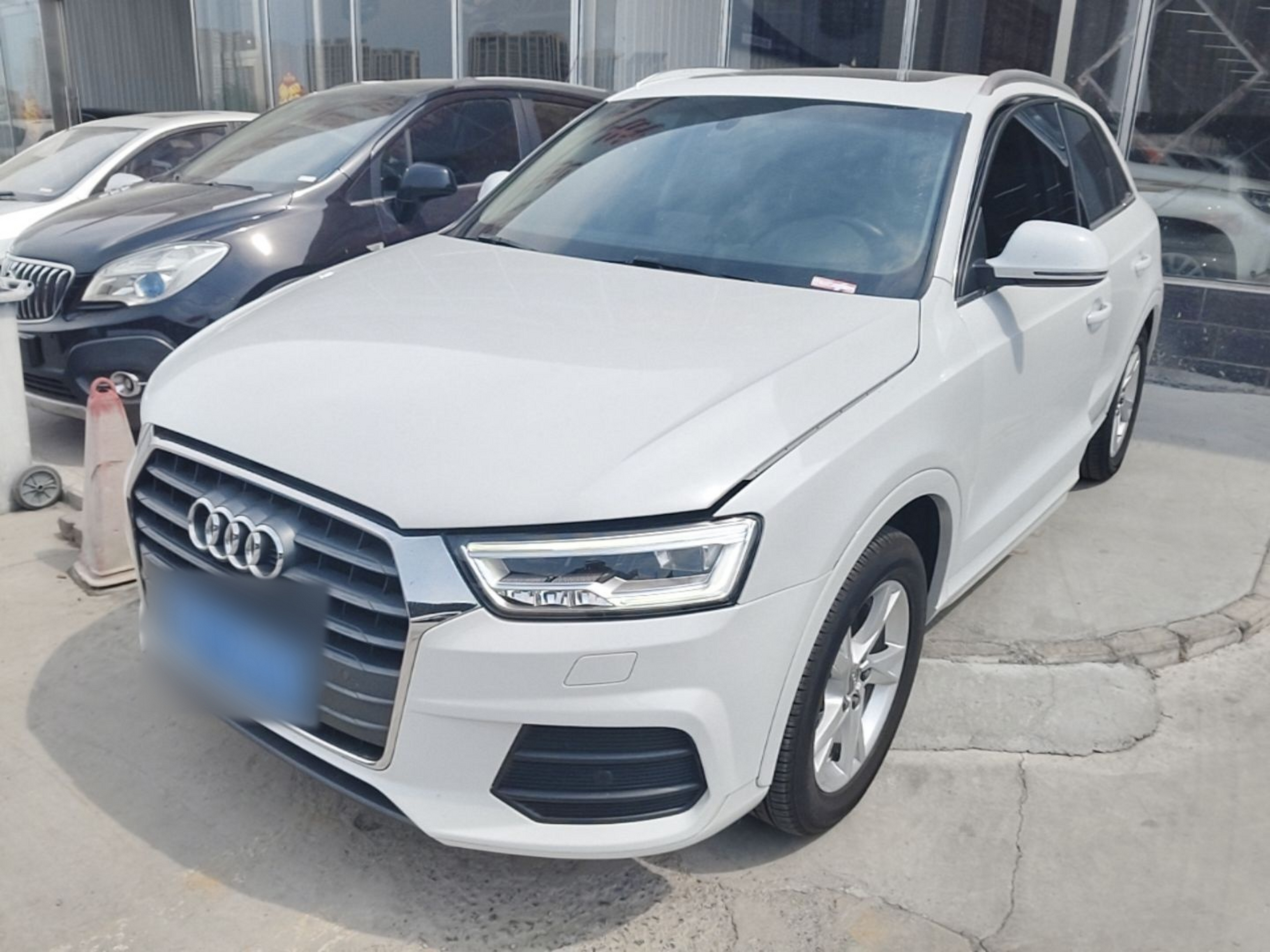 Под передней частью автомобиля