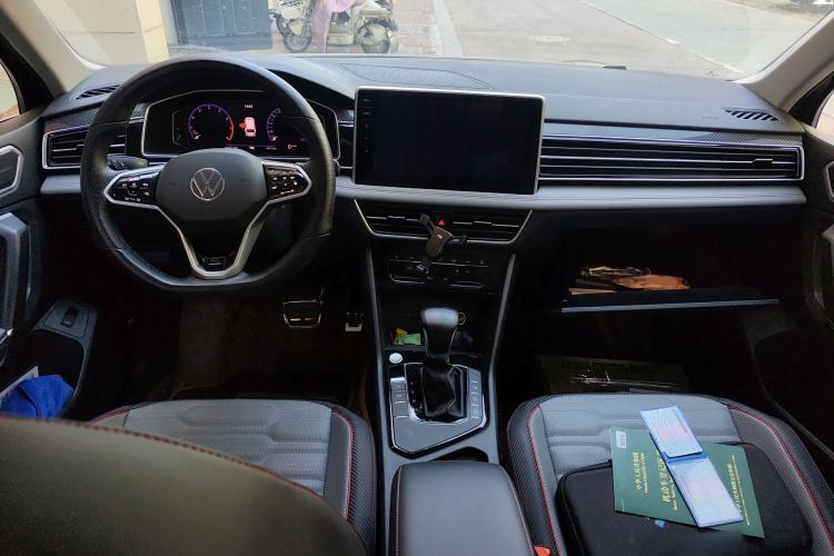 Used Volkswagen Tiguan L 2023 330TSI Automatic Two-Wheel Drive R-Line Flagship Edition Center Console