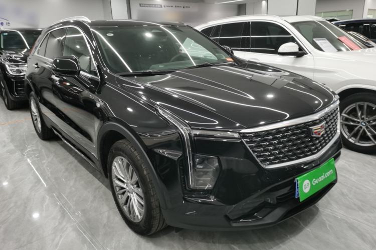 Used Cadillac XT4 2024 28T Two-Wheel-Drive Luxury Version Front Right 45 Deg