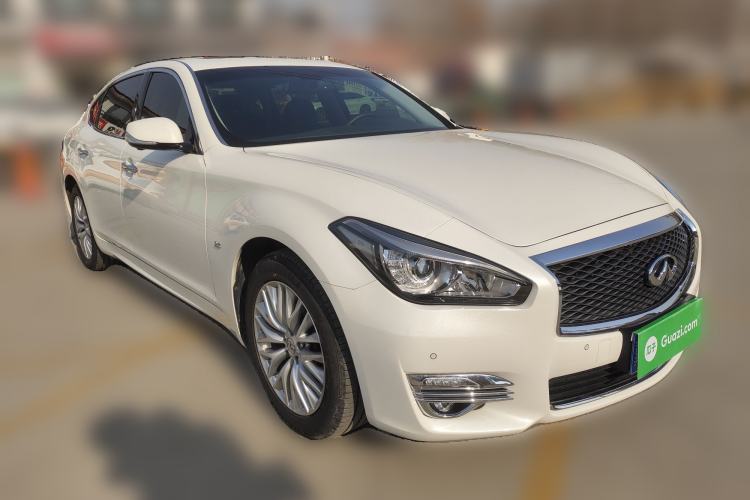 Used Infiniti Q70 2017 Q70L 2.5L Enjoyment Edition Front Right 45 Deg