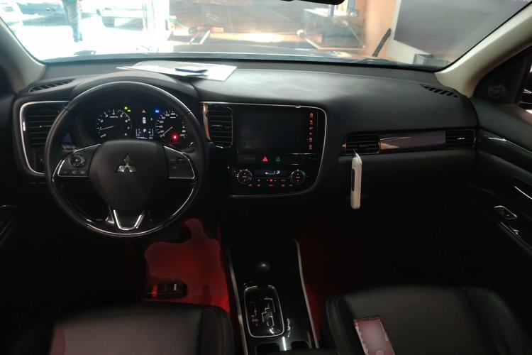 Used Mitsubishi Outlander 2019 2.0L Two-Wheel Drive Comfort Edition 5 Seats China VI Standard