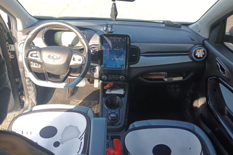 Used Chery Little Ant 2022 Restyled Version Sweet Pink Edition Half-Sugar Version 30.6 kWh 30 kW 301 km Center Console