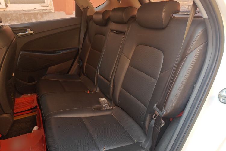 Used Hyundai Tucson 2018 1.6T Dual-Clutch Two-Wheel Drive 15th Anniversary Special Edition Left Rear Seat