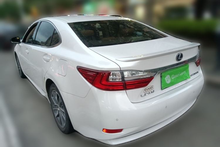 Used Lexus ES 2015 300h Luxury Edition Rear Left 45 Deg