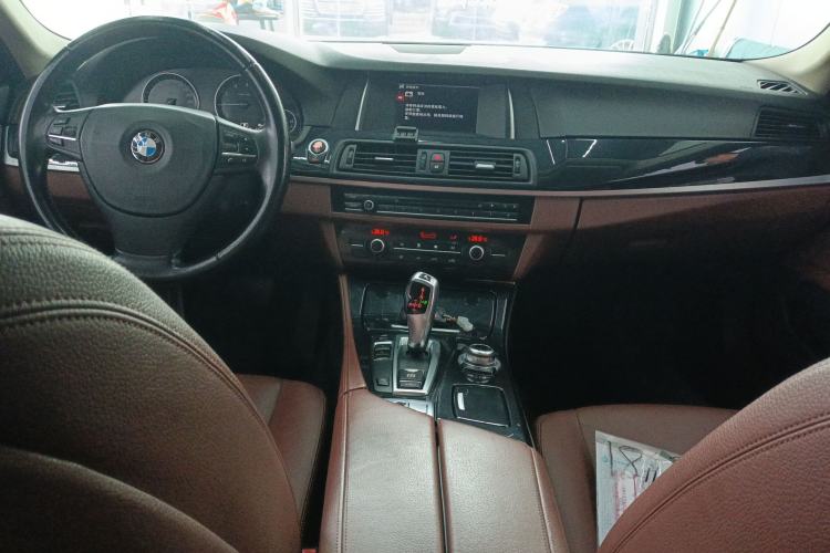 Used BMW 5 Series 2014 520i Elegant Edition Center Console