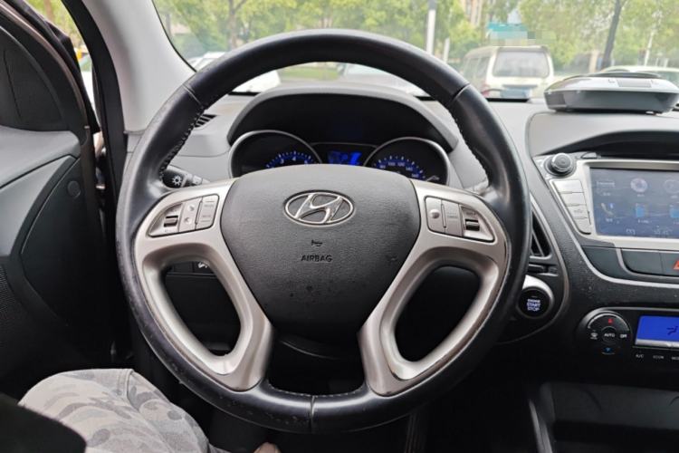 Used Hyundai ix35 2013 2.0L Automatic Two-Wheel Drive Smart GLS China IV Standard Steering Wheel