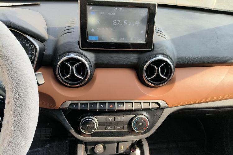 Used BAIC Senova X35 2016 1.5L Automatic Luxury Edition Audio And AC Panel