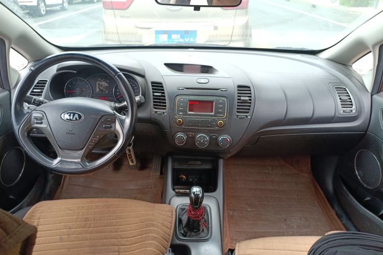 Used Kia K3 2013 1.6L Manual GLS Center Console