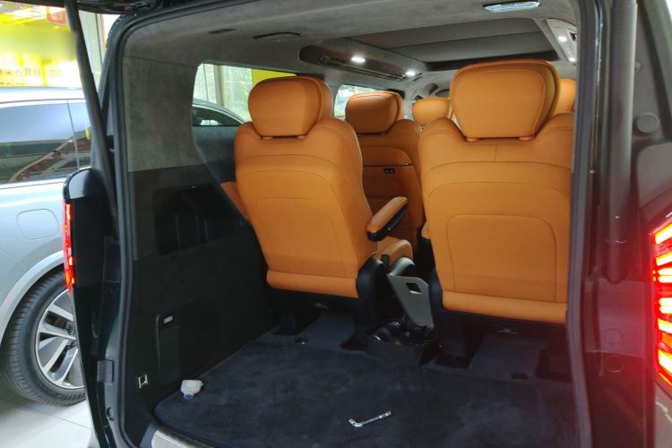 Used Geely Galaxy LEVC L380 2024 140-Degree 6-Seater All-Wheel-Drive Ultra
