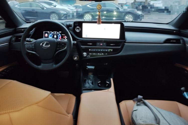 Used Lexus ES 2022 200 Excellence Edition Center Console