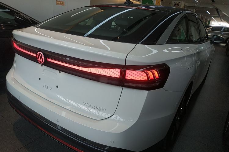Used Volkswagen ID.7 VIZZION 2024 AIR model Rear Right 45 Deg