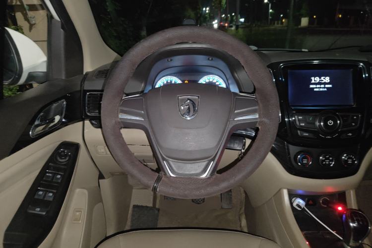 Used Baojun 730 2014 1.5L manual Comfort version 7 seats
