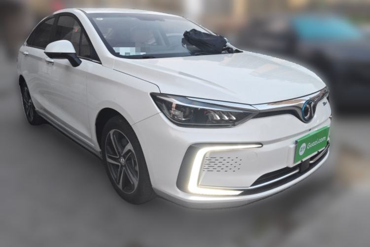 Used BAIC Beijing EU5 2018 R500 Smart Edition Front Right 45 Deg