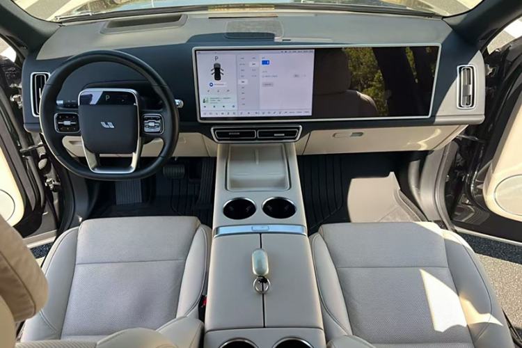 Used Li Auto L8 2023 Max model Interior 1